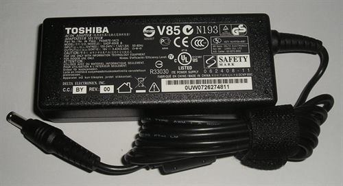 מטען מקורי למחשב נייד טושיבה - Toshiba 19v 3.95a 75w 5.5mm*2.5mm